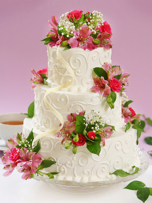 Beautiful Wedding Cake and Flowers